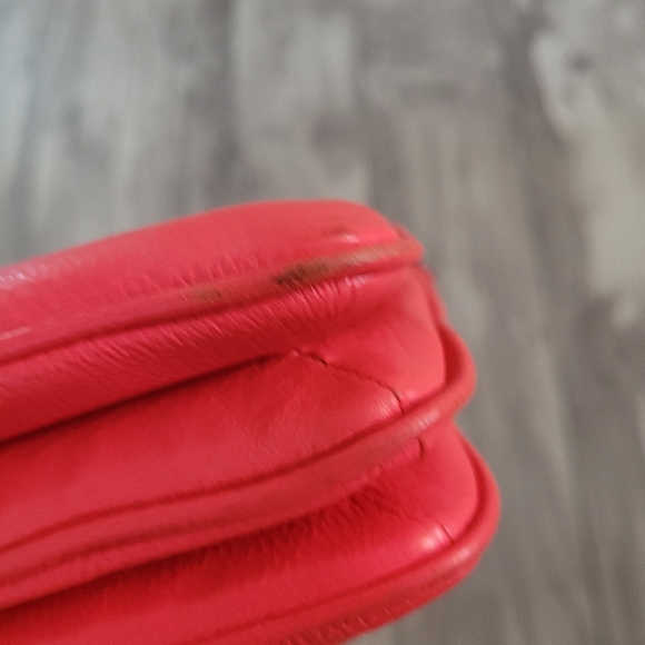 Kate Spade Leila Pebbled Leather Triple Gusset Crossbody in Coral Buds - Picture 6 of 12